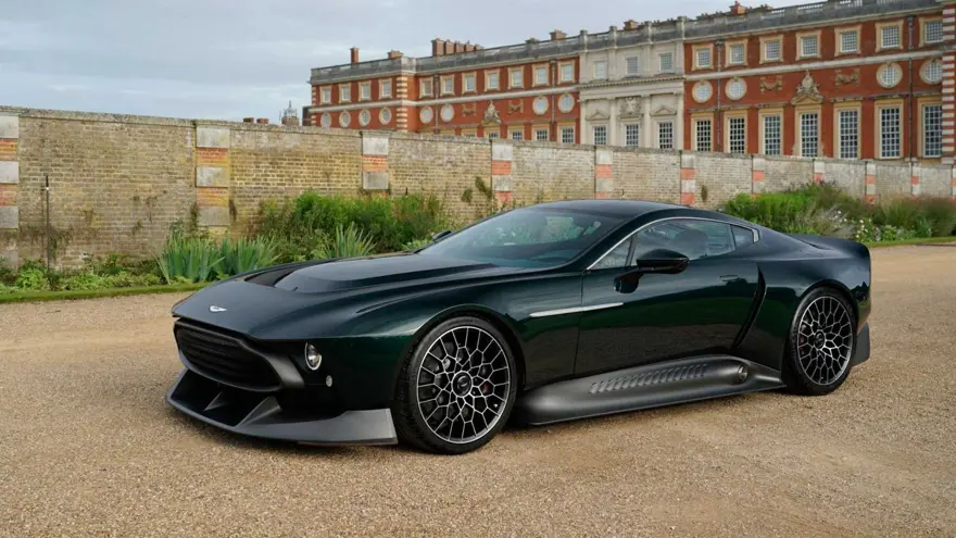 Aston Martin Victor 30