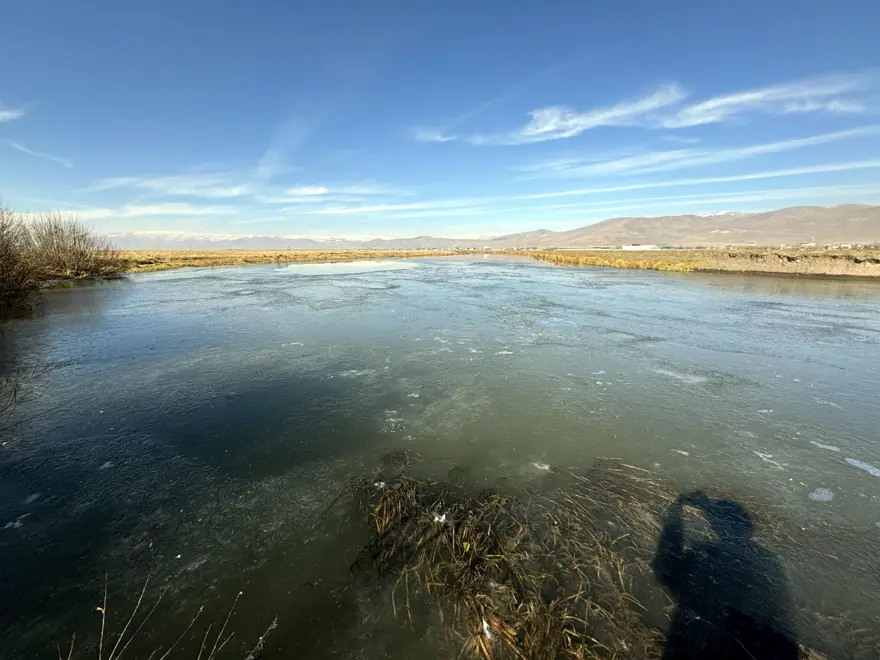 Hava sıcaklığı eksi 9 dereceye düştü: Nehir yüzeyi buz tuttu! 3