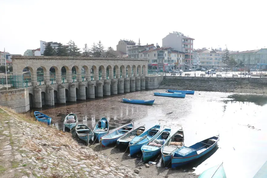 Beyşehir Gölü alarm veriyor: 50 metre çekildi 15