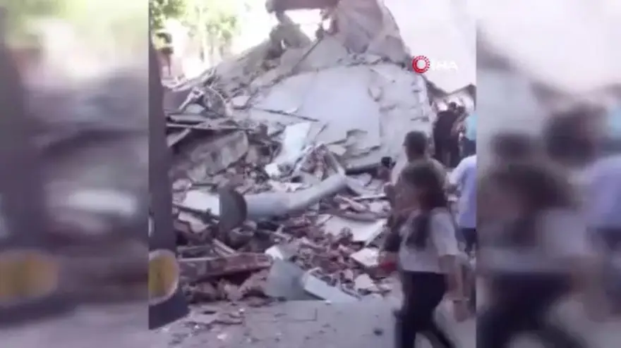 SON DAKİKA HABERİ | İstanbul Küçükçekmece'de bina çöktü: 1 kişi öldü, 2'si ağır 8 kişi yaralandı 14