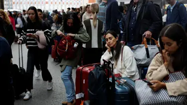 İspanya'da kablo hırsızlığı: Yolcular trenlerde mahsur kaldı