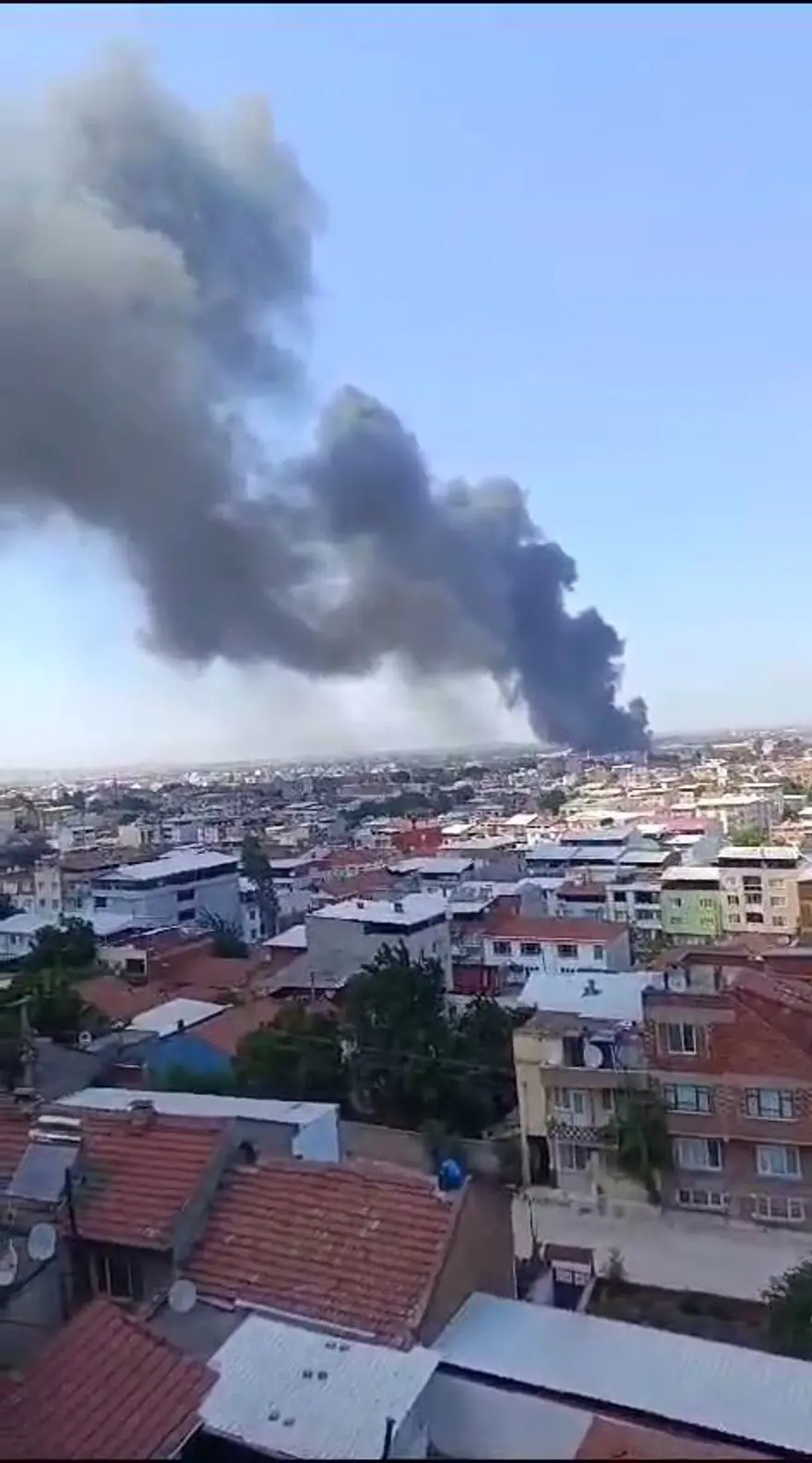 Bursa'da geri dönüşüm deposunda yangın: Gökyüzünü dumanlar kapladı 4