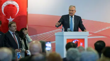 Almanya'ya gitmeyen Baykal Fransa'da konuştu