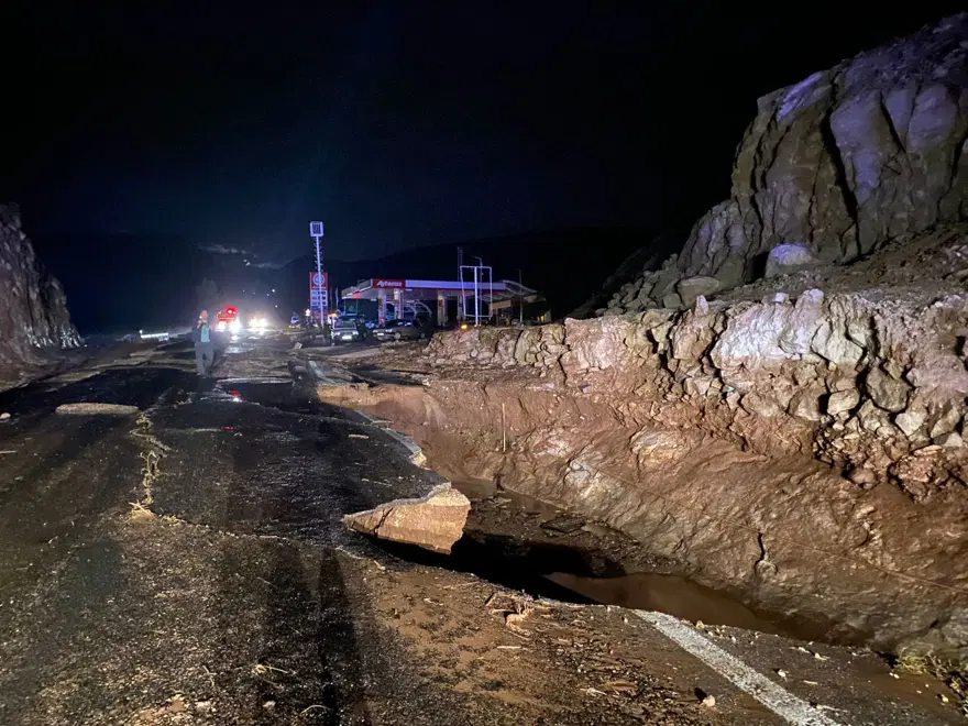 Kuvvetli sağanak birçok ilde hayatı felç etti: Sele kapılan 3 kişi hayatını kaybetti, 1 bebek kayıp 4