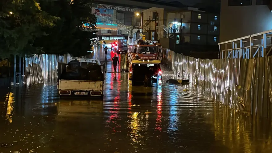 İstanbul'da sağanak hayatı olumsuz etkiledi 9