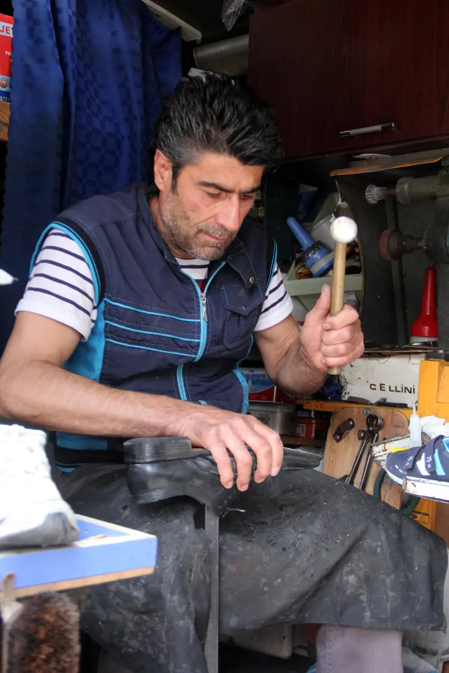 Kira fazla gelince minibüsünü "mobil dükkan"a çevirdi 1