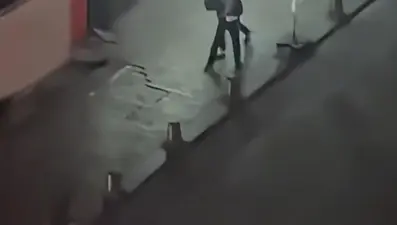 Gaziosmanpaşa'da sokak ortasında kadına şiddet