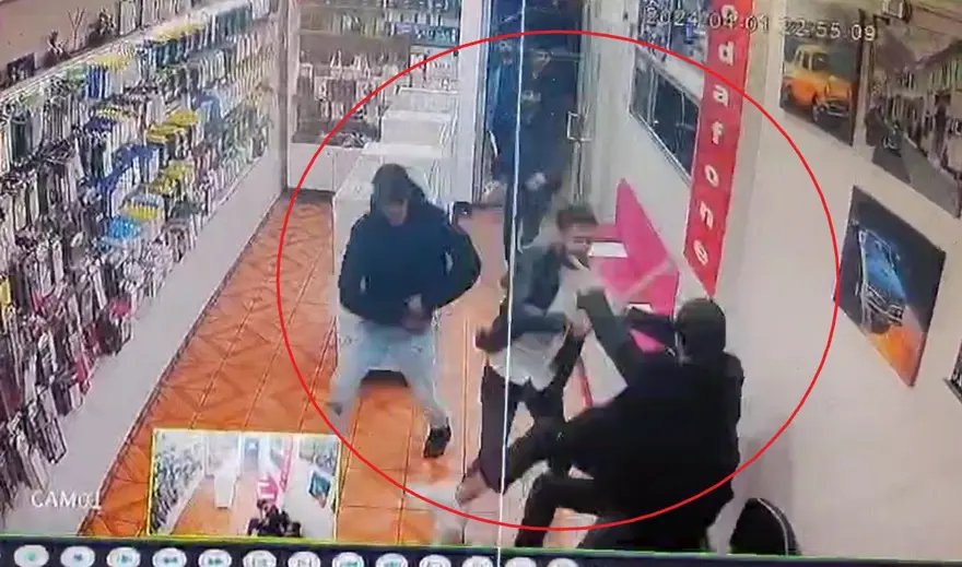 Diyarbakır’daiş yerine sopalarla baskın: 1’i ağır, 3 yaralı 1 Diyarbakır’daiş yerine sopalarla baskın: 1’i ağır, 3 yaralı 1