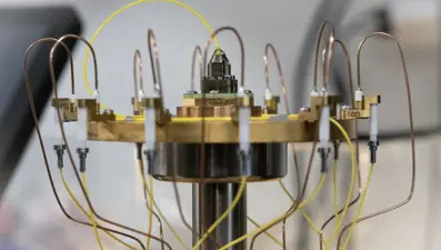 Çığır açıcı kuantum deneyi:  Şifreli sinyalleri 12 bin 900 kilometre uzağa aktardılar