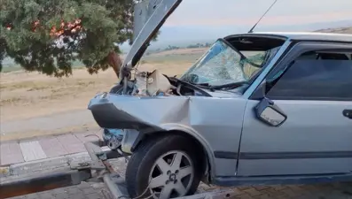 Denizli’de 2 araç kafa kafaya çarpıştı: 6 yaralı