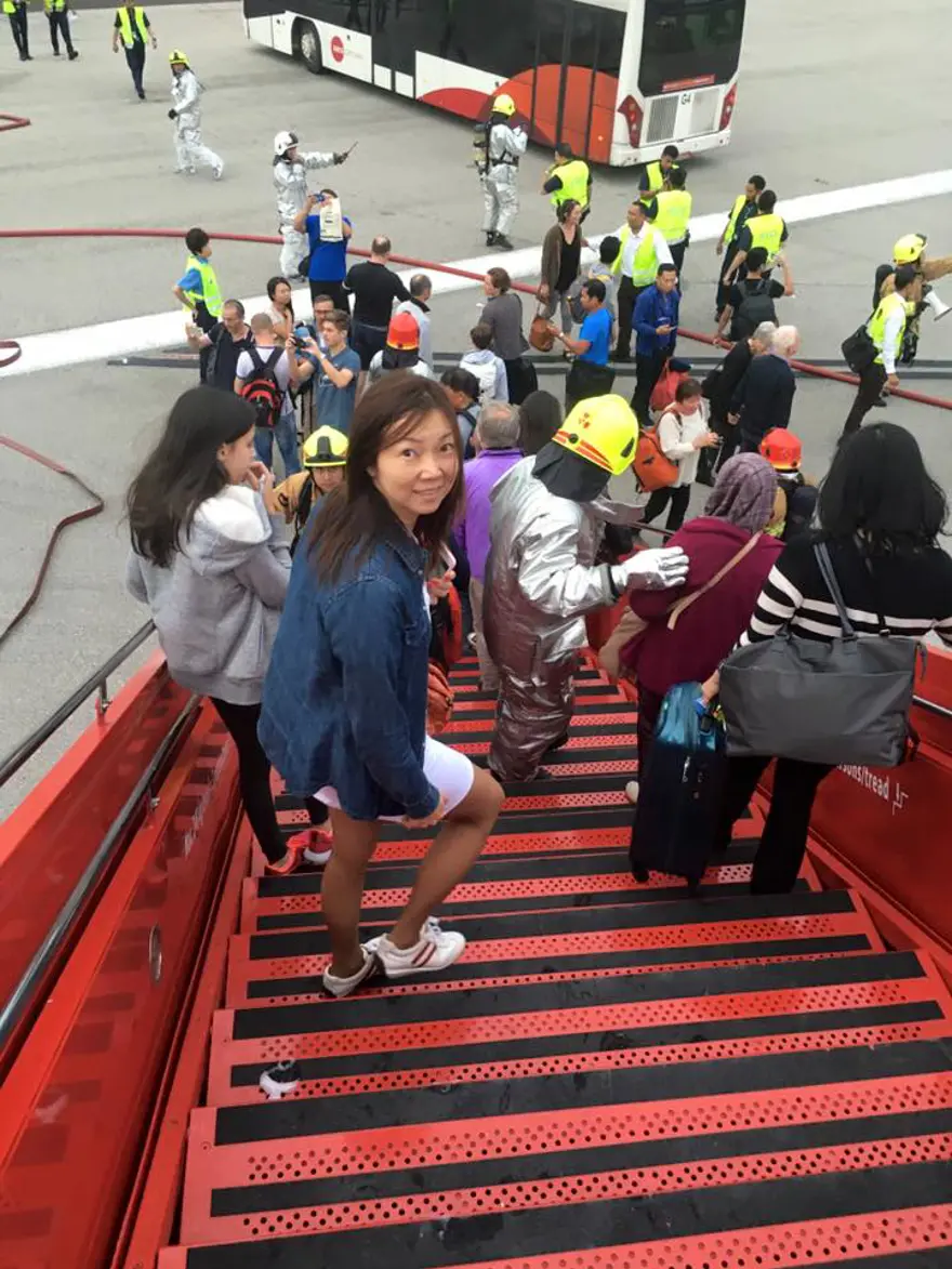 Singapur uçağı pistte alev aldı 10