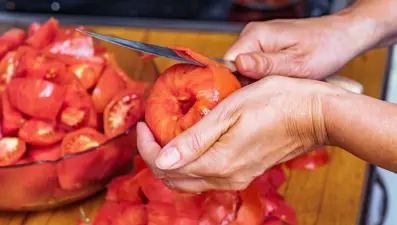 Çiğ domates yiyince vücudunuzda ne oluyor?