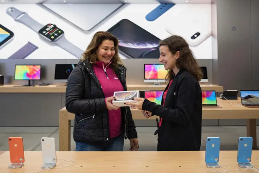 TÜRKİYE'DE İLK iPHONE XS MAX'İ O SATIN ALDI 14 TÜRKİYE'DE İLK iPHONE XS MAX'İ O SATIN ALDI 14