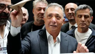 Ahmet Nur Çebi'den hakkındaki iddialara cevap: 3'te 1'i kulüp kasasına bırakıldı