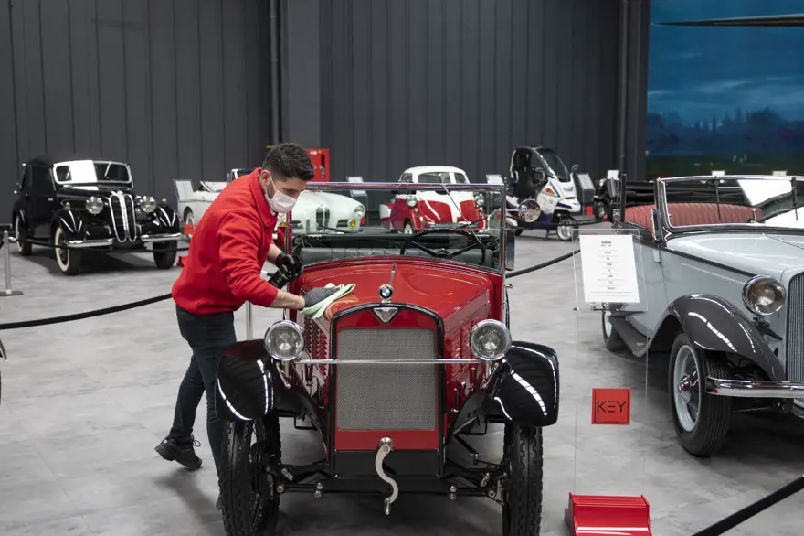 Klasik otomobil ve motosiklet müzesi Key Museum tarihe ışık tutuyor 