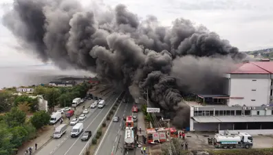 Trabzon'da AVM'de yangın: Gökyüzünü siyah duman kapladı