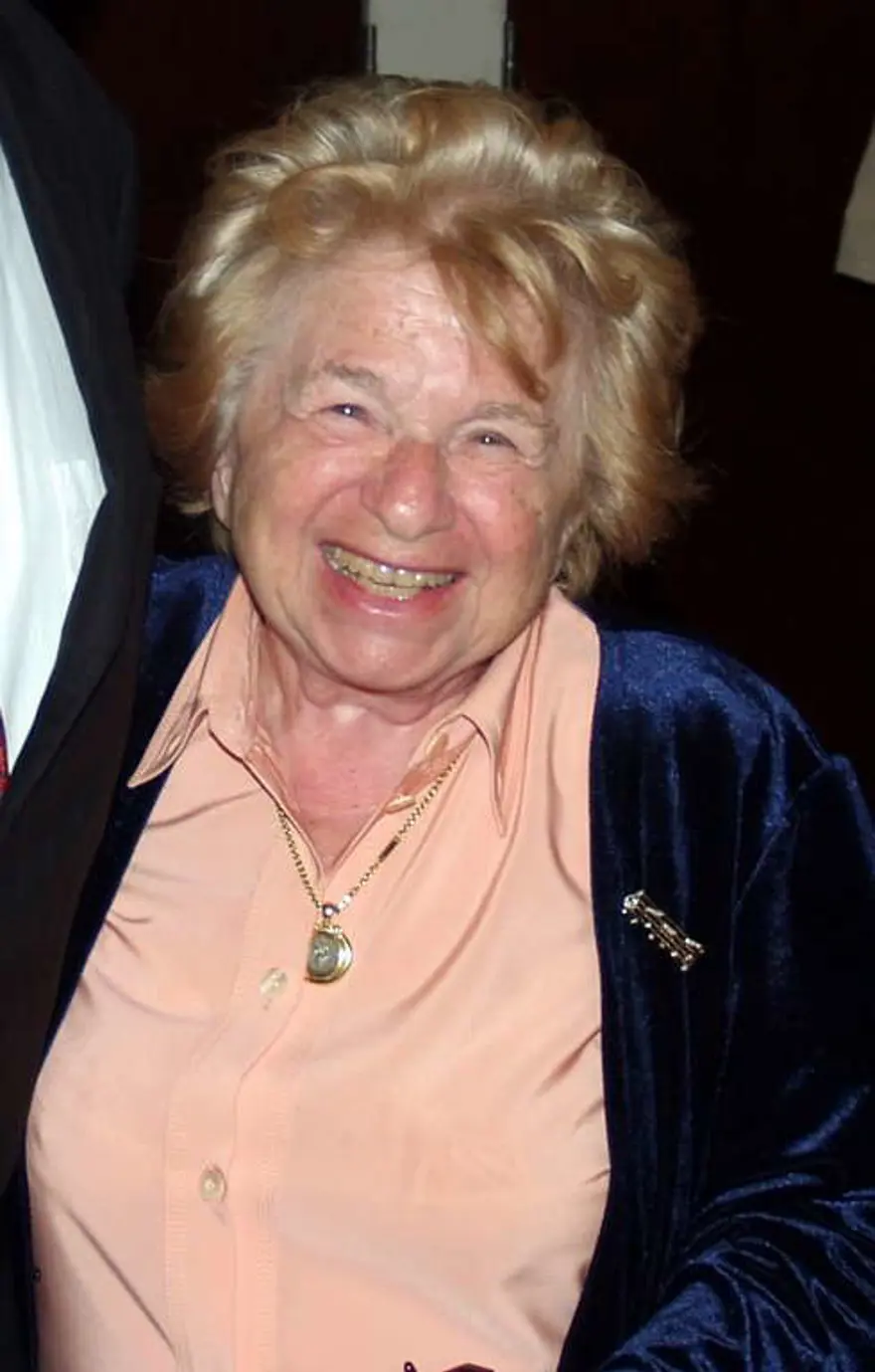 Dr. Ruth Westheimer (1928) Soykırımdan kurtulan Siyonist nişancı 9