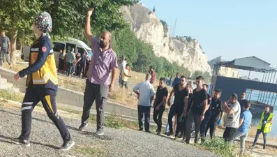 Serinlemek için girdiği nehirde boğuldu
