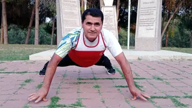 "Başparmakla şınav çekme rekoru" ile Guinness'e girdi