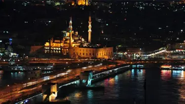Galata ve Atatürk Köprüsü deniz trafiğine açıldı