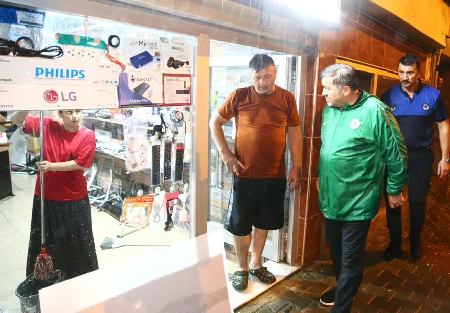 Kuvvetli sağanak birçok ilde hayatı felç etti: Sele kapılan 3 kişi hayatını kaybetti, 1 bebek kayıp 24