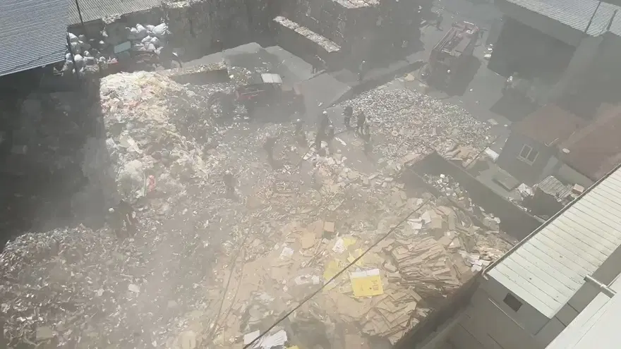 İstanbul'da geri dönüşüm tesisinde yangın 2 İstanbul'da geri dönüşüm tesisinde yangın 2