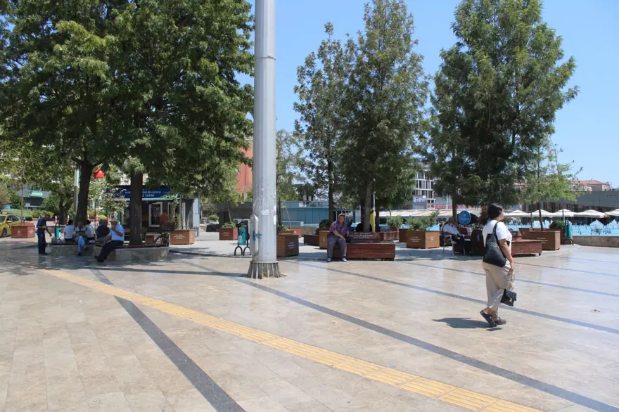 Termometreler 41 dereceyi gördü! Kavurucu sıcak zor anlar yaşattı 