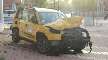 Konya'da ticari taksi ile minibüs çarpıştı: 1 ölü