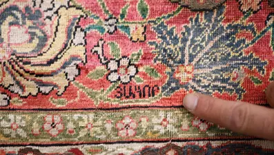 Müşterisinin yıkamaya getirdiği halı servet değerinde çıktı