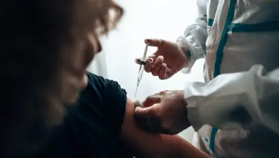 ABD 'güncellenmiş'e onay verdi: Eski aşılar kullanılabilir mi?