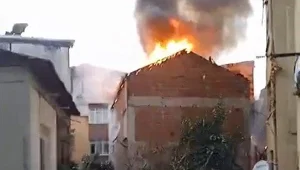 Şişli’de yangın paniği: Alevler yan binaya da sıçradı Şişli’de yangın paniği: Alevler yan binaya da sıçradı