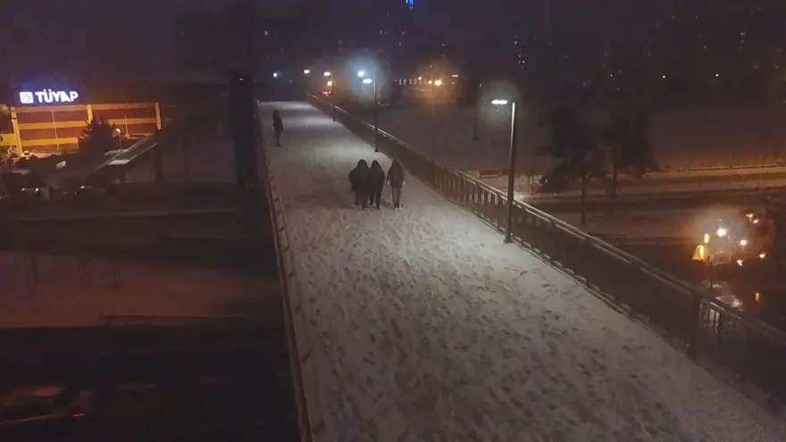 İstanbul'da kar başladı: İşte ilk fotoğraflar 