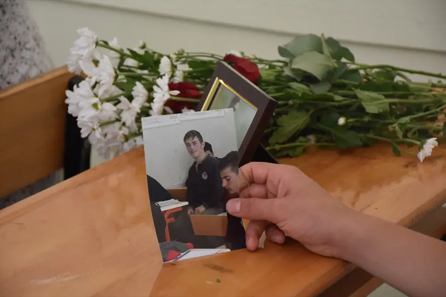 Şehit öğretmen Aybüke Yalçın ve Eren Bülbül'ün okulunda eğitim buruk başladı 10 Şehit öğretmen Aybüke Yalçın ve Eren Bülbül'ün okulunda eğitim buruk başladı 10