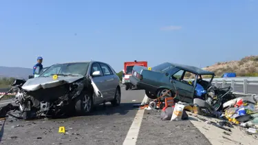 İzmir'de feci kaza: 2 ölü, 2 yaralı