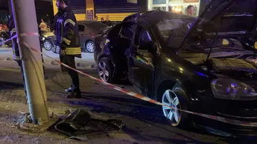 Alkollü sürücü tramvay yoluna daldı: 2 yaralı