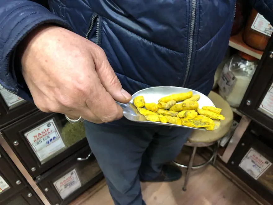 Doğal bağışıklık güçlendirici: Vücut direncini artırmak isteyen soluğu aktarda alıyor Doğal bağışıklık güçlendirici: Vücut direncini artırmak isteyen soluğu aktarda alıyor