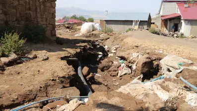 Bitlis'te selin etkilediği köyde hasar tespit çalışması başlatıldı