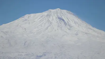 Ağrı Dağı yeniden beyaza büründü