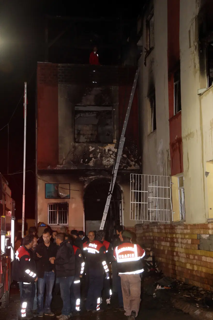 Adana'da yangın: 12 kişi hayatını kaybetti 30