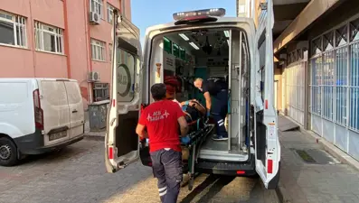 Motosiklet devrildi, sürücü yaralandı