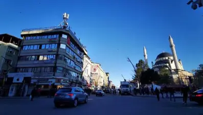 Bingöl'de tır ile otomobilin çarpışması sonucu 3 kişi yaralandı