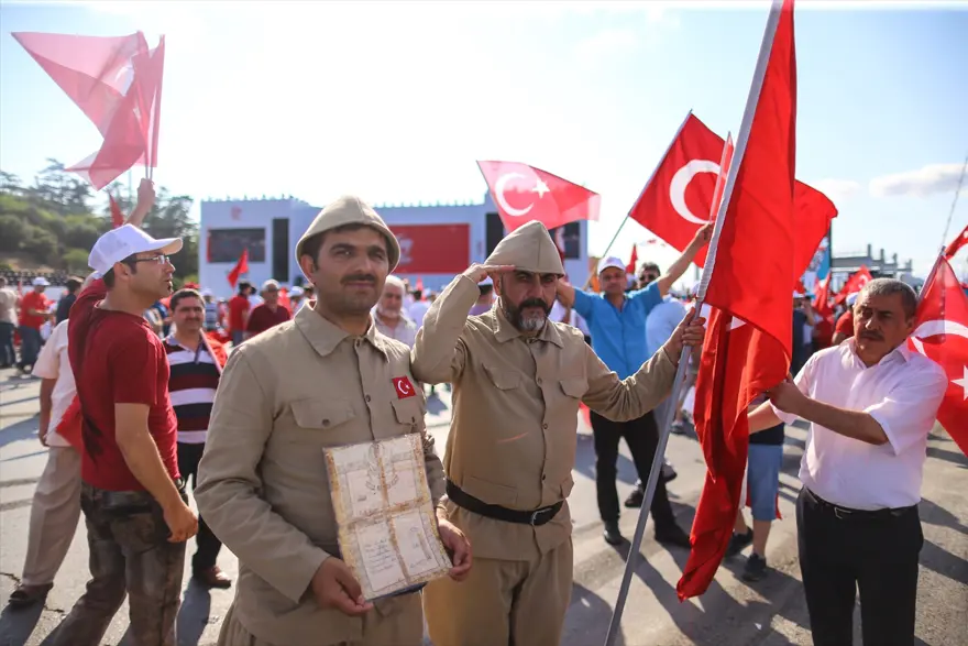 Köprüde Milli Birlik Yürüyüşü 10 Köprüde Milli Birlik Yürüyüşü 10