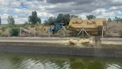 Saman yüklü römorktan kanala düşen genç ölü bulundu
