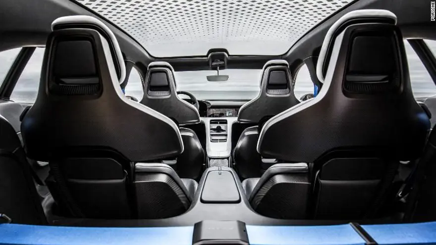 Porsche Taycan'dan uçak gemisinde hız testi 16