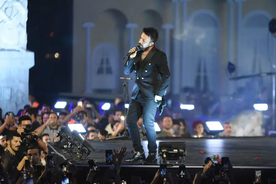İzmir’de kurtuluş günü coşkusu: Tarkan konserine yüz binlerce kişi akın etti 18