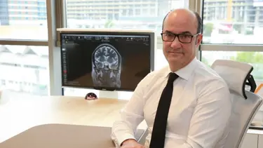 Yüzdeki tik için 'kalıcı çözüm' cerrahi