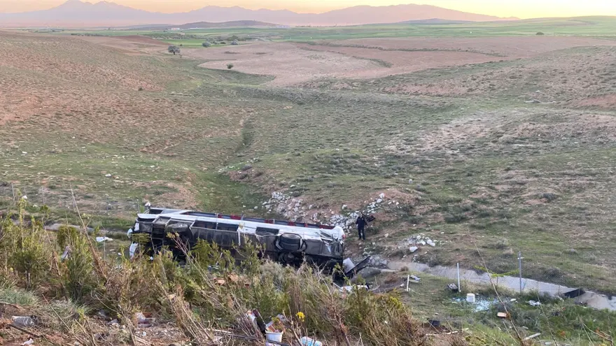 Niğde'de öğrencileri taşıyan otobüs devrildi: 3 kişi öldü, 41 kişi yaralandı 9