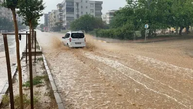 Adıyaman’da sokaklar göle döndü