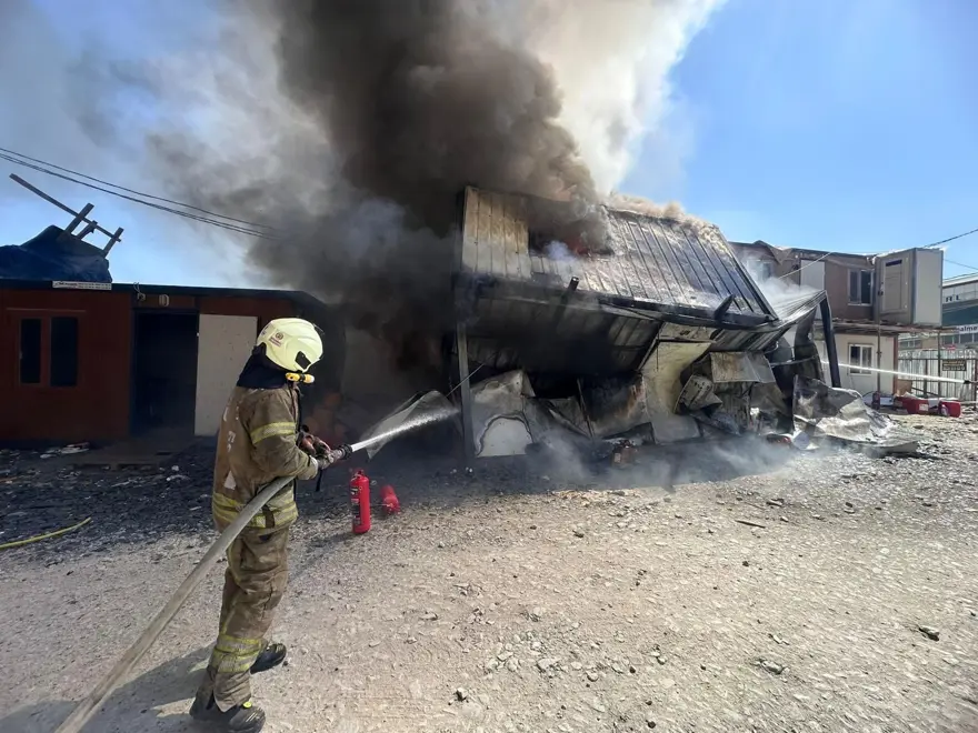 İşçilerin kaldığı konteynerde yangın 10