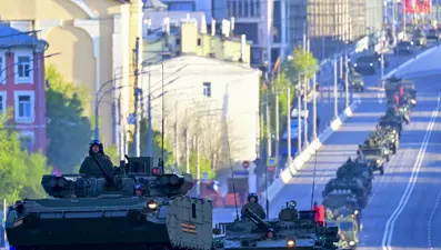 Tanklar Moskova sokaklarında: Rusya'da askeri geçit töreni provası